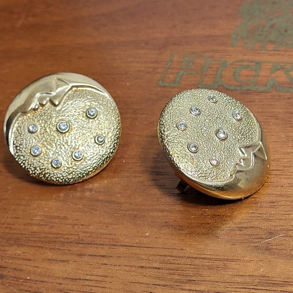 Vintage Gold Tone Butler Moon and Stars Round Clip On Earrings - Picture 11 of 15
